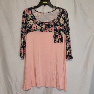 Ladies Boutique Style Top Size Medium